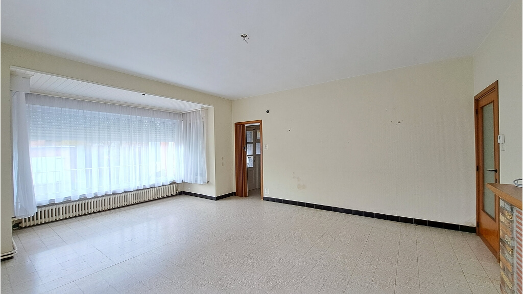 Opbrengsteigendom met 2 woonunits en 2 garages te koop in Brugge
